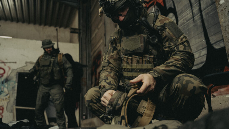 Kamizelki chest rig – lekkość i mobilność na strzelnicy i w terenie